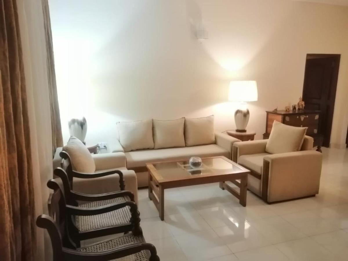 Nalendra Villa - Oceanfront Hikkaduwa Buitenkant foto