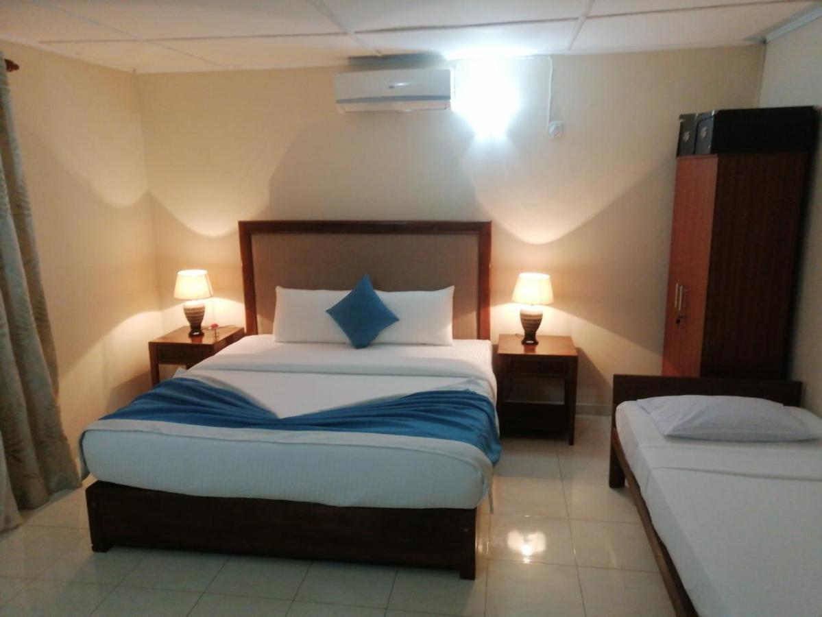 Nalendra Villa - Oceanfront Hikkaduwa Buitenkant foto