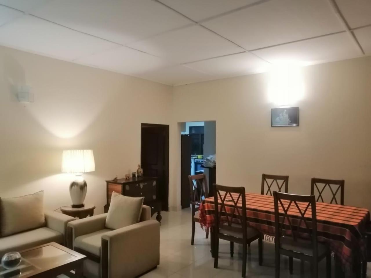 Nalendra Villa - Oceanfront Hikkaduwa Buitenkant foto