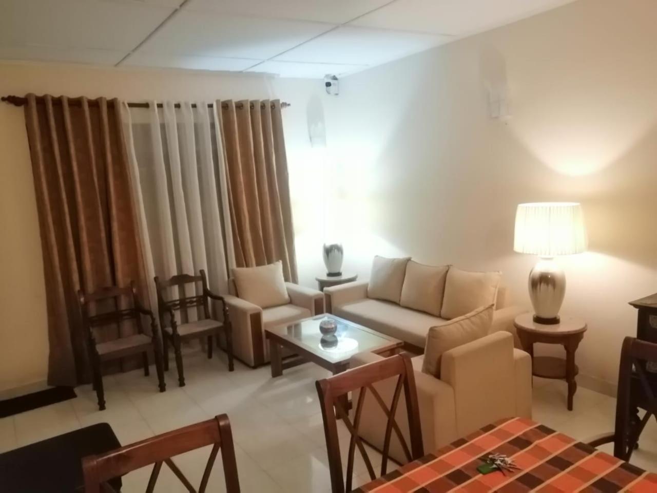 Nalendra Villa - Oceanfront Hikkaduwa Buitenkant foto