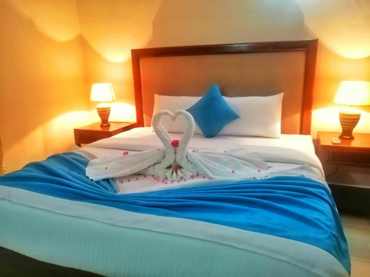 Nalendra Villa - Oceanfront Hikkaduwa Buitenkant foto