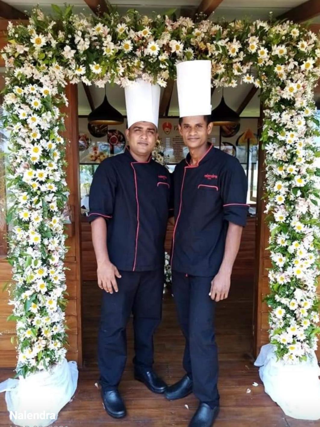 Nalendra Villa - Oceanfront Hikkaduwa Buitenkant foto