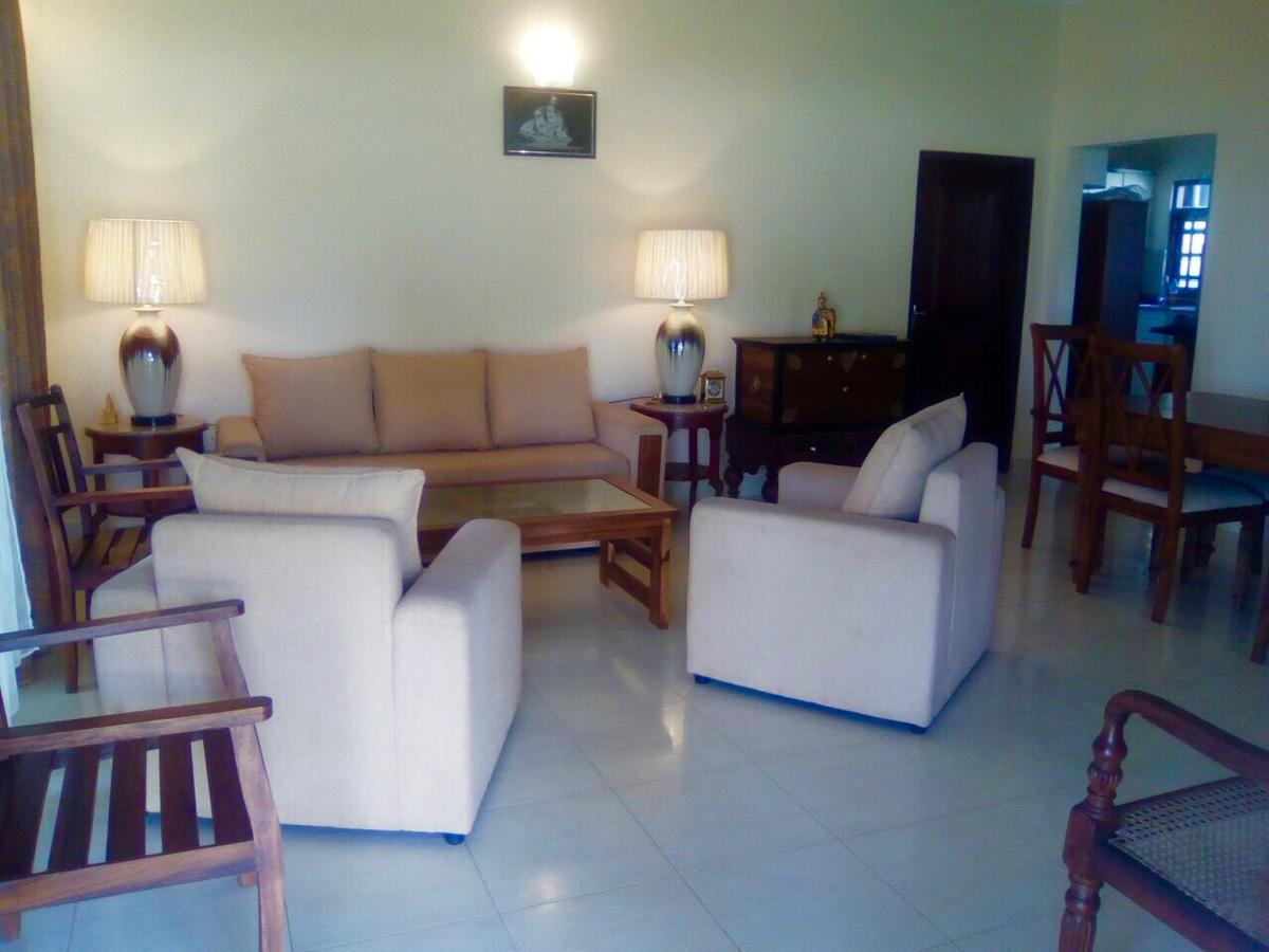 Nalendra Villa - Oceanfront Hikkaduwa Buitenkant foto