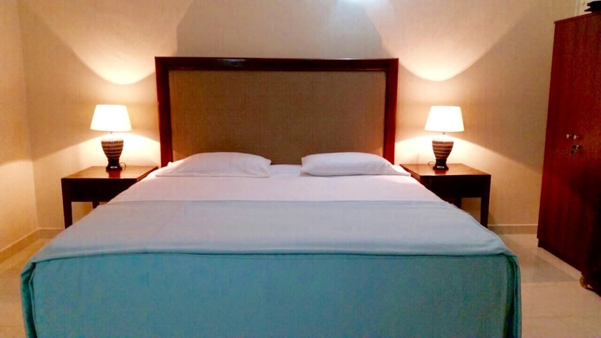 Nalendra Villa - Oceanfront Hikkaduwa Buitenkant foto