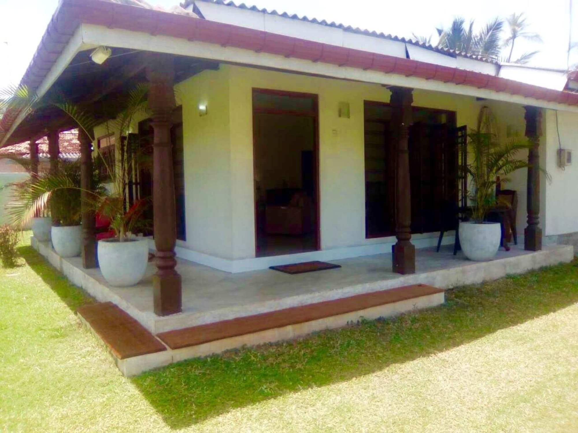 Nalendra Villa - Oceanfront Hikkaduwa Buitenkant foto